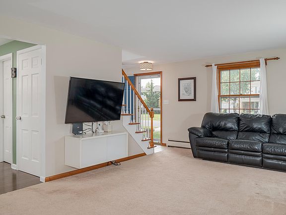 5th image of 156 Rosewood Dr