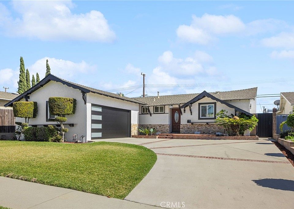 1st image of 11744 Hollyview Dr