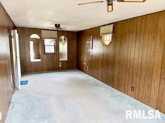 3rd image of 1008 W Collins Ct