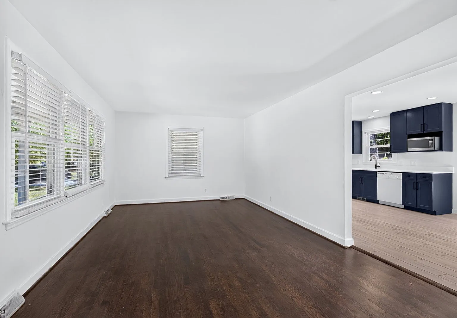 3 bed, 1.5 bath, 1308 sqft, $2,000 — Photo 4