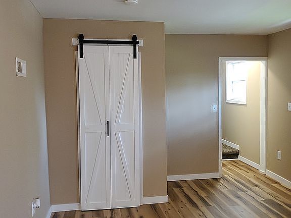 3rd image of 211 Waller St