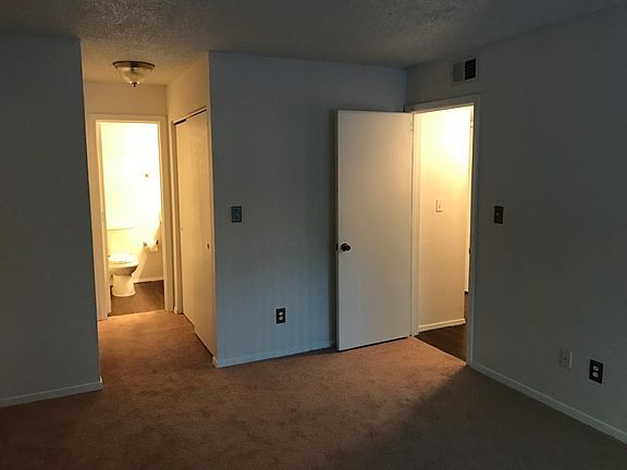 5th image of 932 Seasons Pkwy