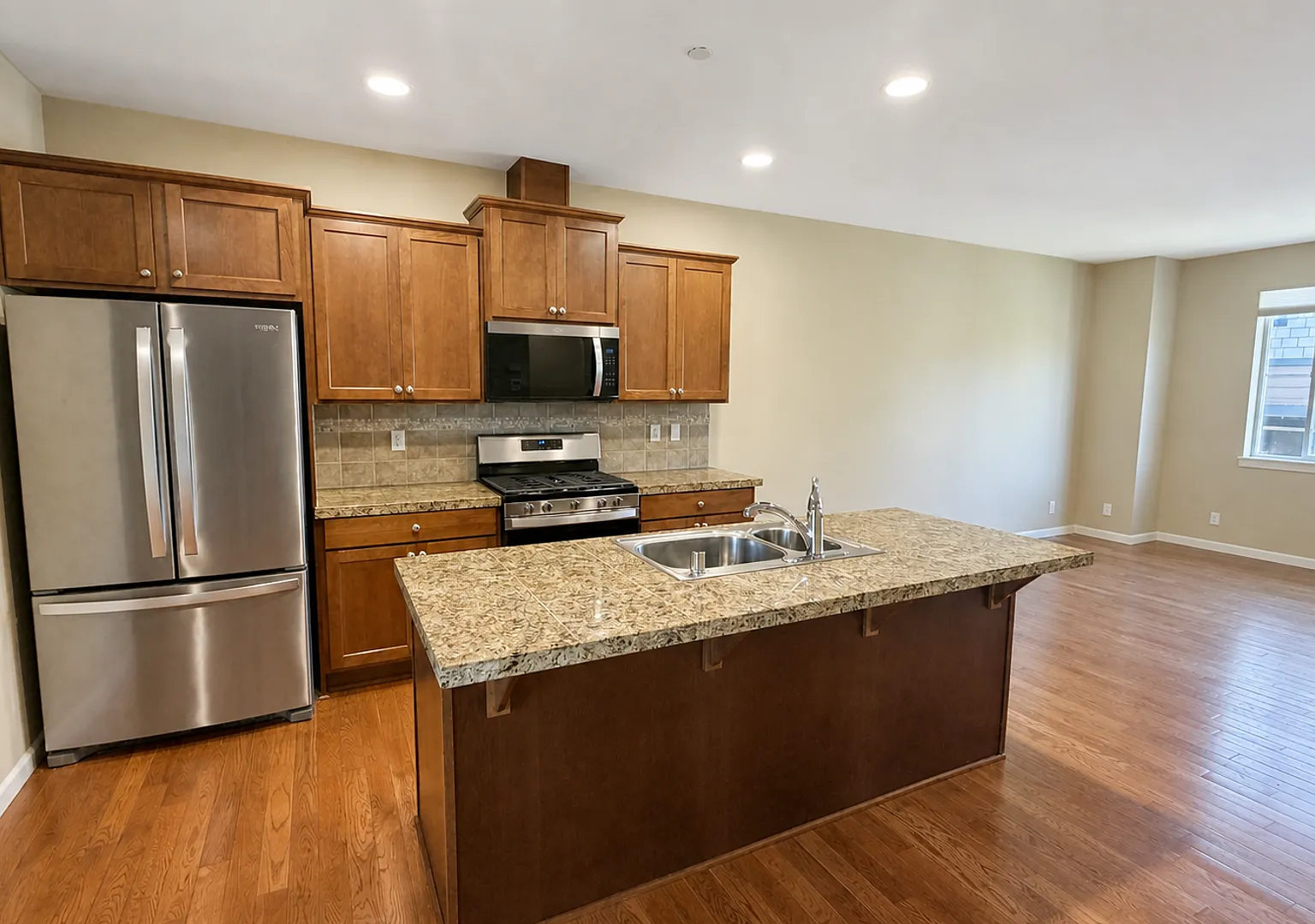 Beautiful three-bedroom townhome in Issaquah West Highlands Park — Photo 4