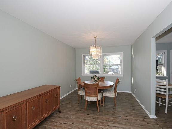 5th image of 795 Bernard Dr