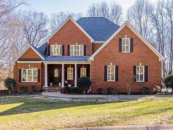 2nd image of 280 Ravenwood Dr SE