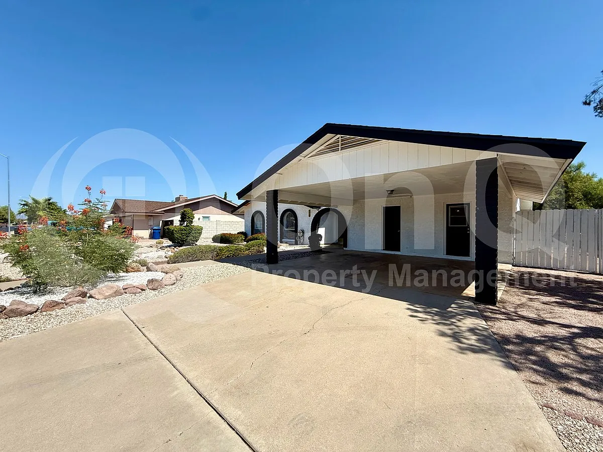 3 bed, 2.0 bath, 1871 sqft, $2,499 — Photo 3