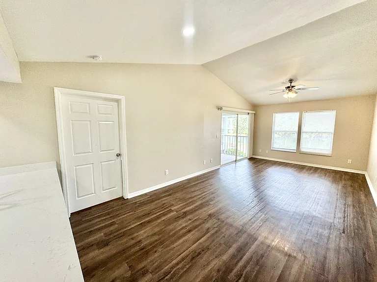 P (Lake Pointe Condo Rentals) — Photo 8