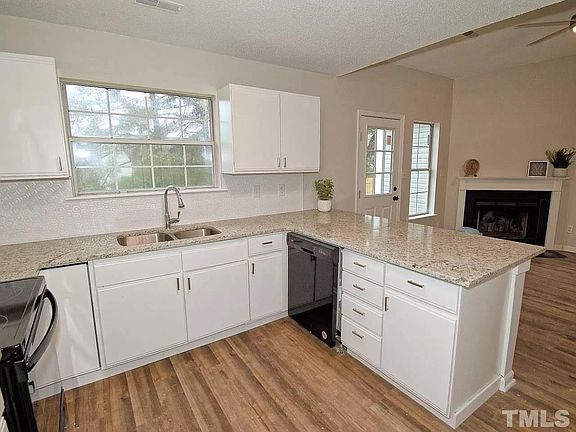 4th image of 2316 Wintergreen Pl