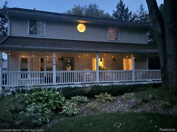 1420 Butler Blvd, Howell, MI 48843