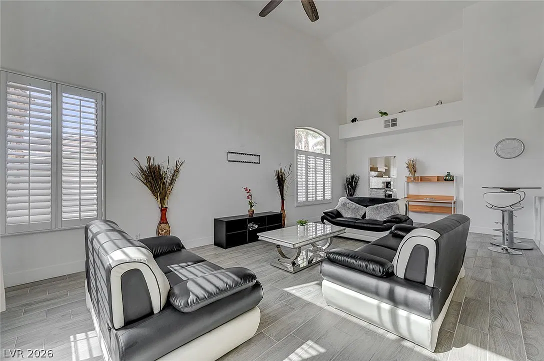 5 bed, 3.0 bath, 4028 sqft, $4,600 — Photo 3