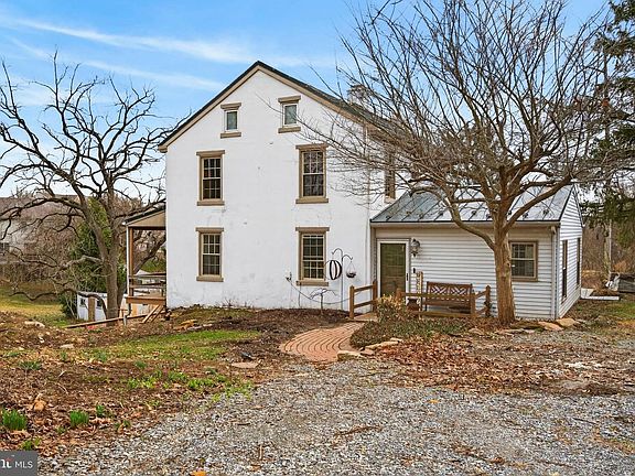 4th image of 90 Manor Rd