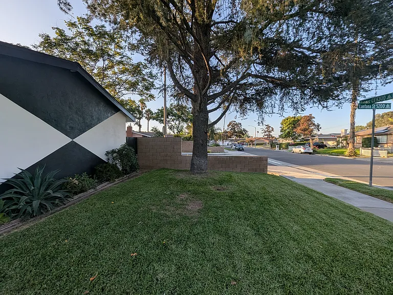 6295 Banner Ct — Photo 3