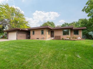 1417 Yorkshire Ave S, Minnetonka, MN 55305
