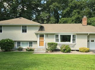 261 Ridgewood Dr, Mystic, CT 06355