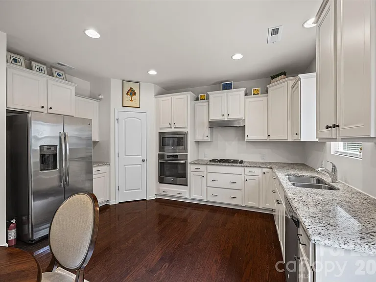409 Elizabeth Valley Ln — Photo 8