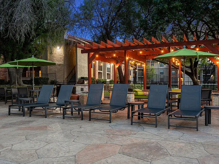 C242360_Calloway_Twilight_OutdoorLounge_01_1