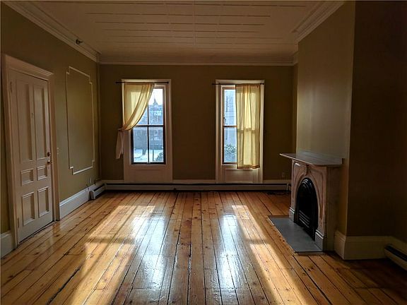 2nd image of 178 Bowen St #9
