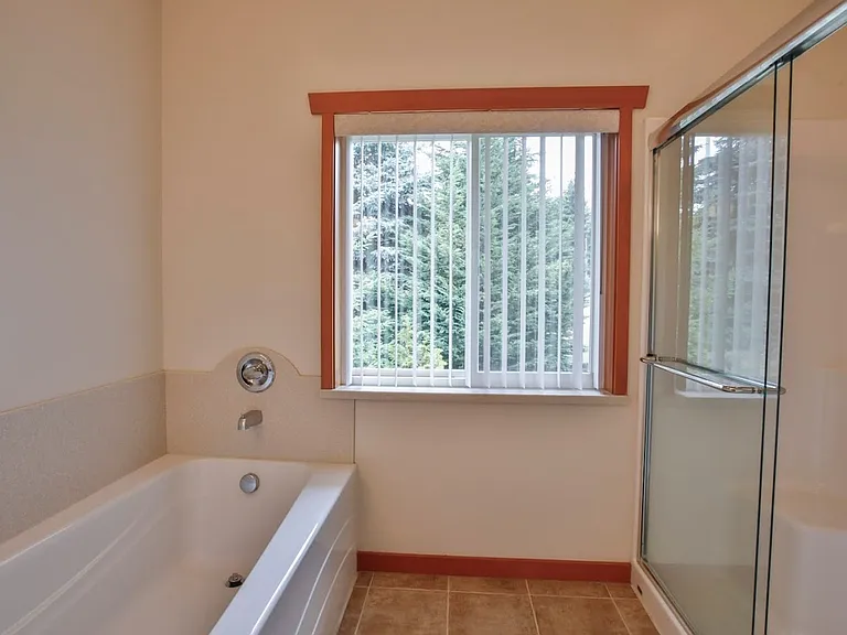 2385 Lake Forest Dr — Photo 21