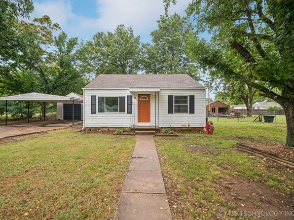 207 W 40th Pl, Sand Springs, OK 74063