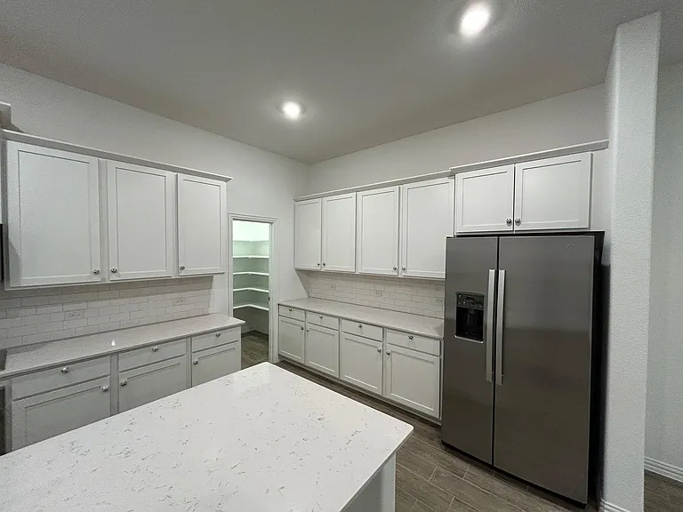 2513 Birchcrest Dr — Photo 4