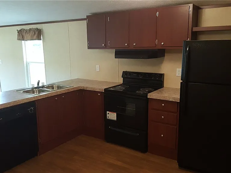 810 McDonald St — Photo 11
