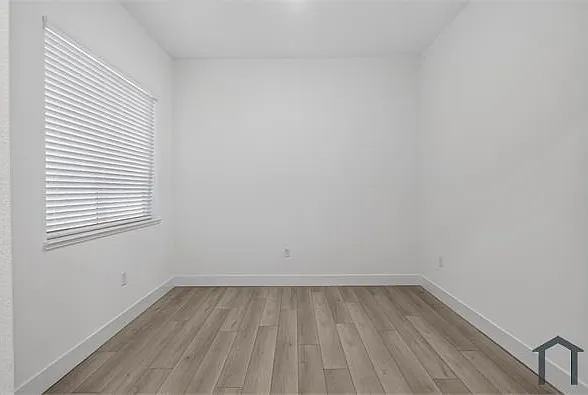 529 E Fiorino St #529 — Photo 6