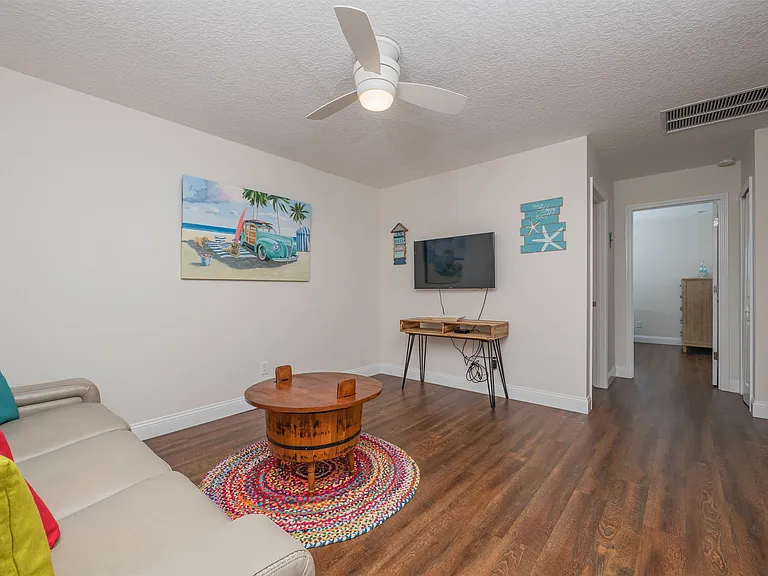 6832 Middleton Ave — Photo 45