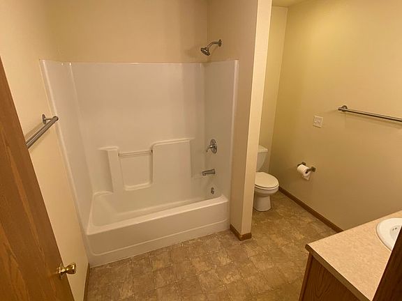 4th image of 22625A Hollow Oak Ln