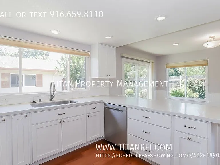 4662 Stirling St — Photo 8