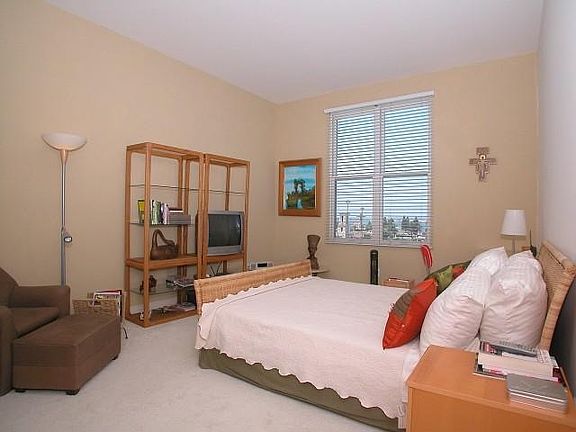 5th image of 655 India St Unit 423
