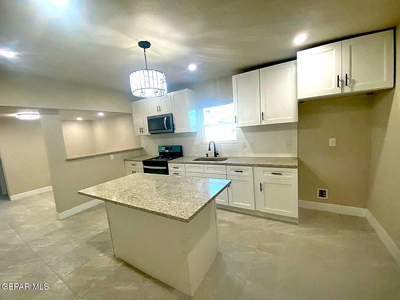 3rd image of 9214 Santa Rosalia Ct