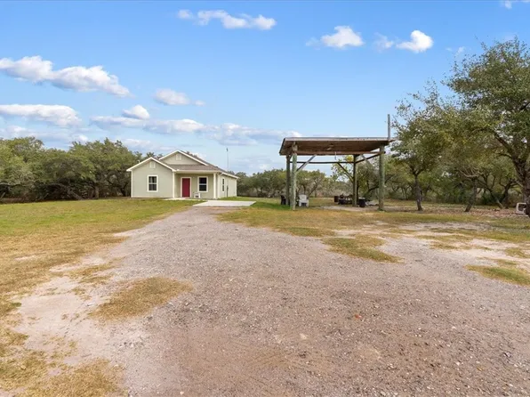 1818 16th St, Rockport, TX 78382