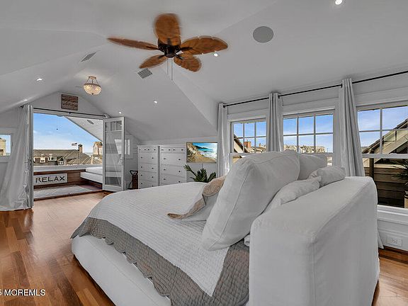 5th image of 985 Ocean Ave