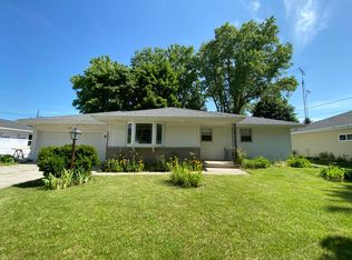 2022 Lexington Dr, Manitowoc, WI 54220