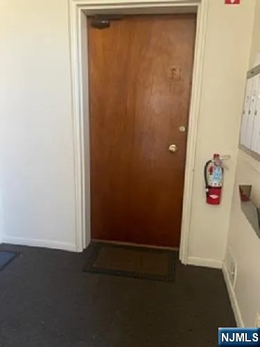 1 bed, 1.0 bath, $2,200 — Photo 2