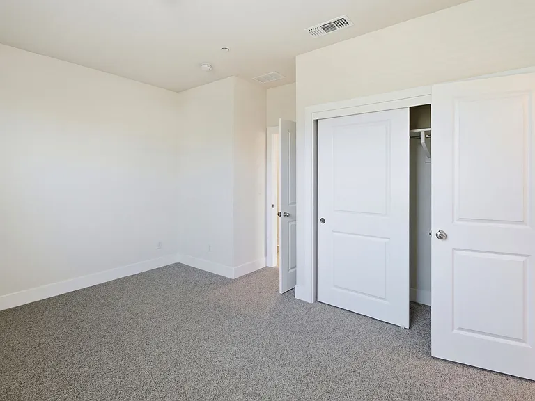 761 Hydrangea Dr — Photo 22