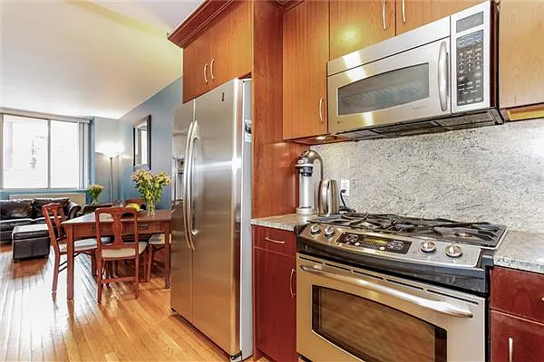 Sold by Avenue Sotheby's International Realty | media 19