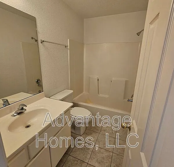 801 Johnson Cir #B — Photo 24