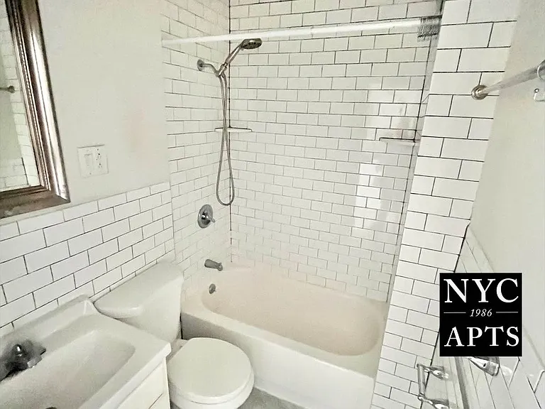 424 W 57th St #5A — Photo 7