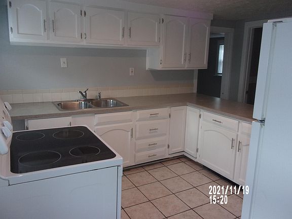 4th image of 3624 Sanford Ave