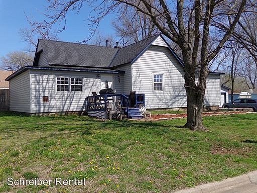3rd image of 702 S Washington St