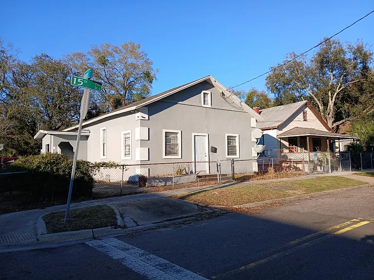 1419 E 15th St — Photo 3