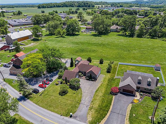 4th image of 652 Old State Rd