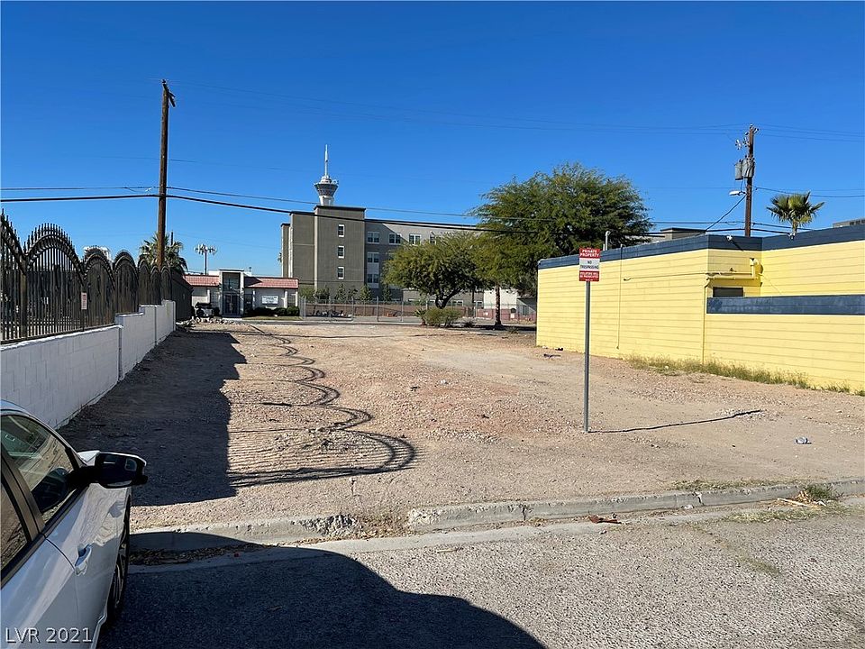 2nd image of E Sahara Ave