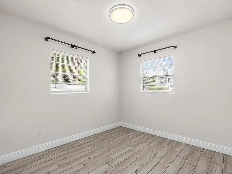 3605 W Iowa Ave — Photo 9