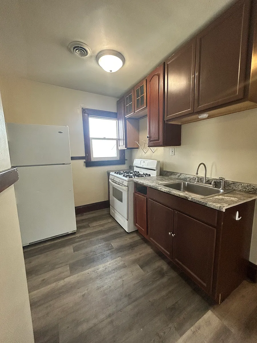 Photo 2 of 5 - 1741 E 33rd St #2 - Cleveland, OH Building Photo - 1741 E 33rd St #2