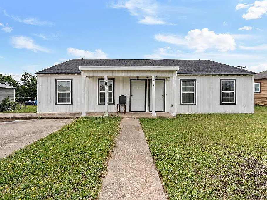 802 Stetson Ave — Photo 1