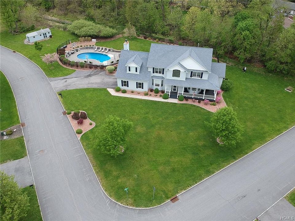 1st image of 103 Winding Brook Ct