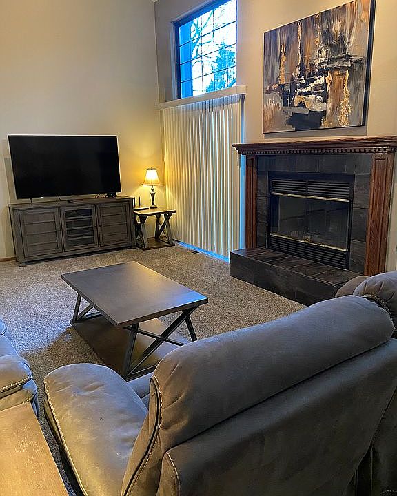 1st image of 222 Oak Knoll Ln