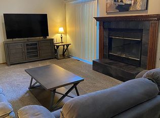 222 Oak Knoll Ln, Bloomingdale, IL
